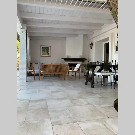 Villa Gardella Villa *